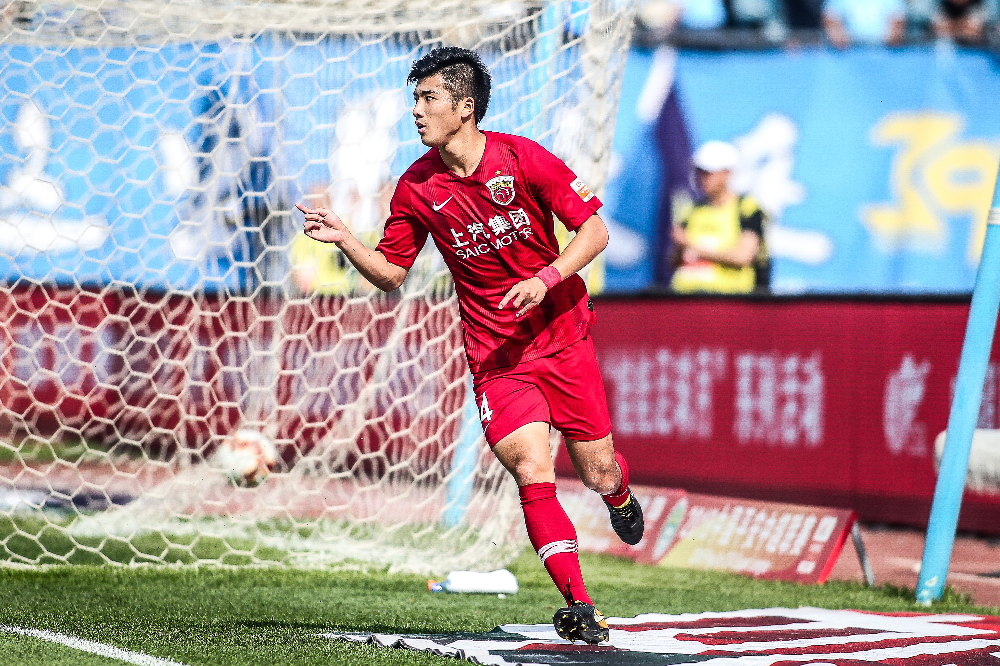 从替补席到 从替补席到